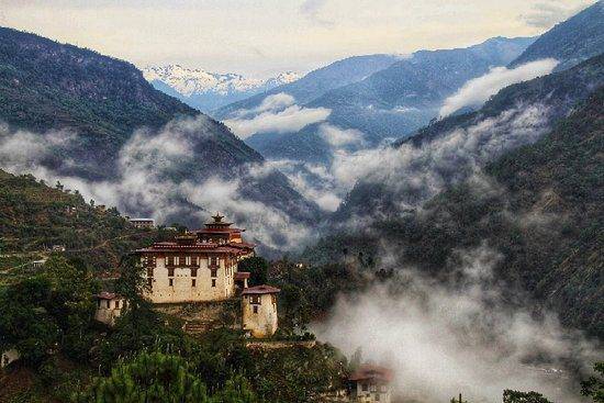 lhuntse-dzong